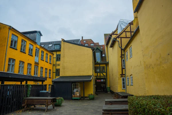 Оденсе (Данія): старі будинки на вулицях Оденсе, місто Ганс - Крістіан - Андерсен. — стокове фото