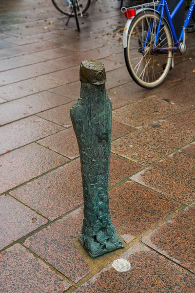 Odense, Dánsko: socha cínového vojáka z příběhu spisovatele H.C. Andersena v Odense v Dánsku — Stock fotografie