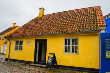 Odense, Danimarka: Hans Christian Andersen 'in doğduğu yer, dünyaca tanınan hikaye anlatıcısı. Eski Odense kasabası, Danimarka.