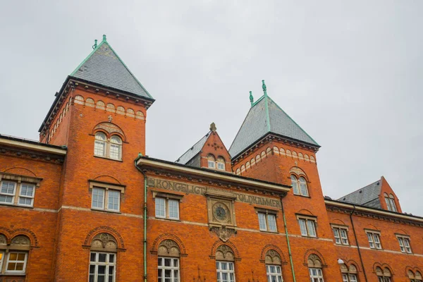 Оденсе, Данія: традиційний історичний будинок в Оденсе, рідне місто Хк Андерсена. Зіткнення на будинку в Оденсе — стокове фото