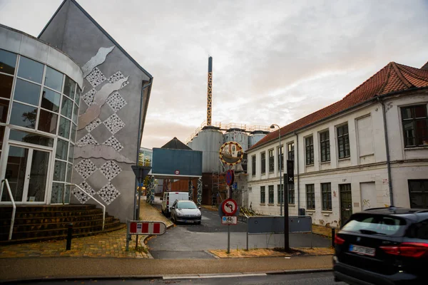 Odense, Dánsko: Krásné tradiční domy na ulici v Odense je město rodiště Hanse Christiana Andersena. — Stock fotografie