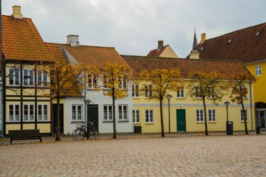 Odense, Danimarka: Odense 'deki geleneksel tarihi ev, Danimarka Hc Andersen' in memleketi. Odense 'de bir eve cephe