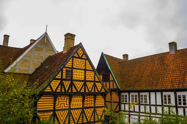 AARHUS, DINAMARCA: El casco antiguo de Aarhus. El casco antiguo es popular entre los turistas, ya que muestra la arquitectura tradicional danesa —  Fotos de Stock