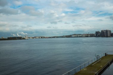 Aalborg, Danimarka: Rıhtımdan nehre ve fabrikalara kadar güzel bir manzara. Aalborg