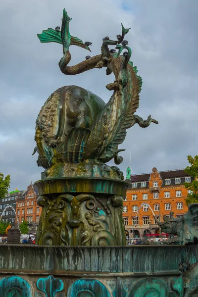 COPENHAGEN, DENMARK: A beautiful fountain with a bronze sculpture of a bull and a dragon. City Hall — Stock Photo, Image