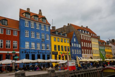 Kopenhag, Danimarka: Danimarka 'nın orta Kopenhag kentindeki eski Nyhavn limanının görüntüsü.