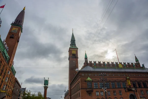 Köpenhamn, Danmark: Rådhustorget är ett torg i centrala Köpenhamn, Danmark. — Stockfoto