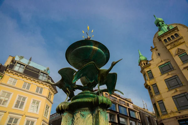 COPENHAGEN, DENMARK: fountain Stork on Amagertorv square at the city centre. — Stock Photo, Image