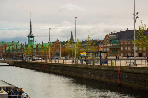Copengen, Dänemark: borsen - das älteste Gebäude und die Börse auf slotsholmen im Zentrum Kopenhagens — Stockfoto