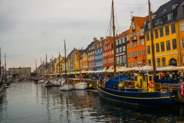 Kopenhag, Danimarka: Danimarka 'nın orta Kopenhag kentindeki eski Nyhavn limanının görüntüsü.