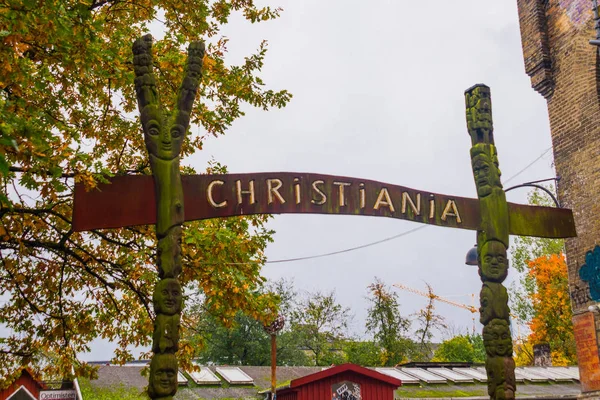 Danimarca, Copenaghen: Freetown Christiania, conosciuta anche come Christiania, è una comunità e comune intenzionale di circa 850-1.000 residenti, nel comune di Christianshavn . — Foto Stock