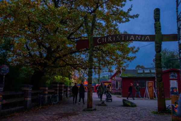 Dinamarca, Copenhague: Freetown Christiania, também conhecida como Christiania, é uma comunidade intencional e comuna com cerca de 850 a 1.000 habitantes, no distrito de Christianshavn . — Fotografia de Stock