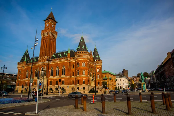 HELSINGBORG, SWEDEN: Street view of the town hall in Helsingborg. — Stock Photo, Image