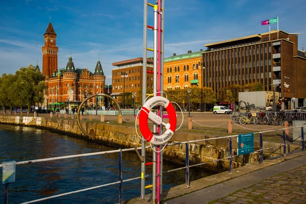 스웨덴의 헬 싱 보리 : Helsingborg 에 있는 시청의 거리 풍경. — 스톡 사진
