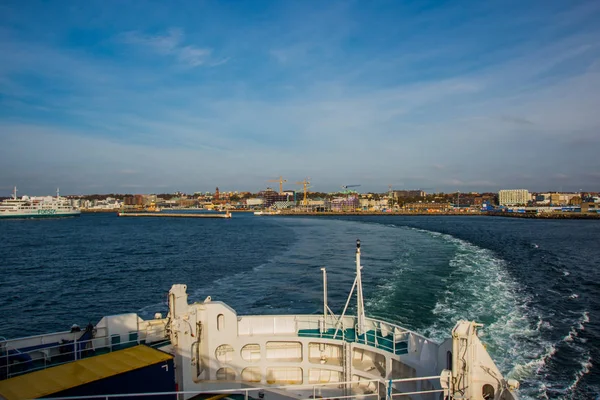 HELSINGBORG, SVEZIA: immagine di un traghetto passeggeri che fa pendolarismo tra Liguborg in Svezia e Helsingor in Danimarca — Foto Stock