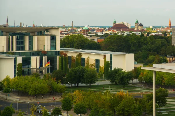 Berlín, Německo: Horní pohled na město ze střechy budovy Bundestag — Stock fotografie