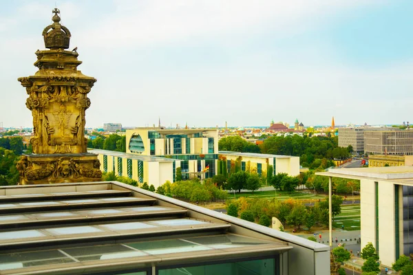 Berlín, Německo: Reichstag - Bundestag - budova v Berlíně. — Stock fotografie