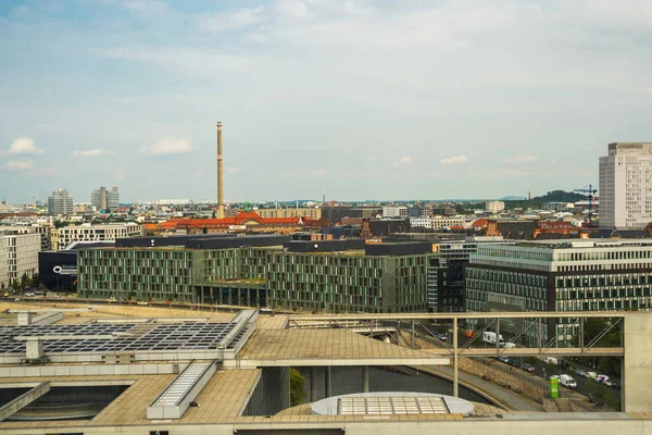 Berlín, Německo: Horní pohled na město ze střechy budovy Bundestag — Stock fotografie