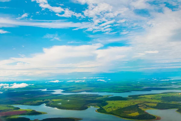 Manaus, Amazonas, Brasil: Pemandangan atas sungai. Tanah yang indah — Stok Foto
