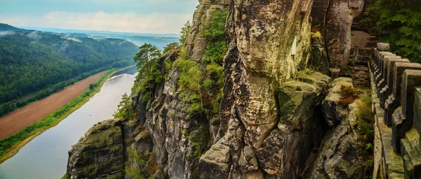 Národní park Saské Švýcarsko, Německo: Pohled z perspektivy — Stock fotografie