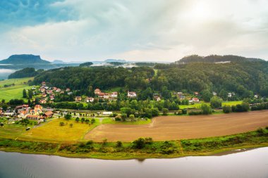 Bastei 'den Elbe Nehri ve Kurort Rathen' a bak., 