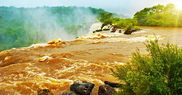 ARGENTINA, IGUAZU: Splendido punto di vista delle cascate di Iguazu, Peurto Iguazu Argentina. Patrimonio Mondiale UNESCO . — Foto Stock