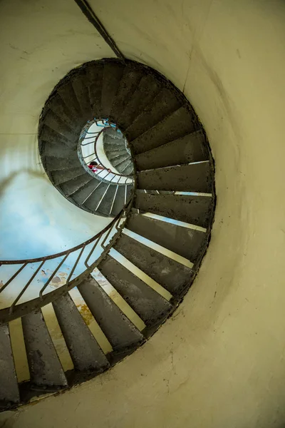 PHAN THIET, VIETNAM - DECEMBER 2014: spiral staircase inside the lighthouse Mui Ke Ga Ke Ga Cape — Stock Photo, Image