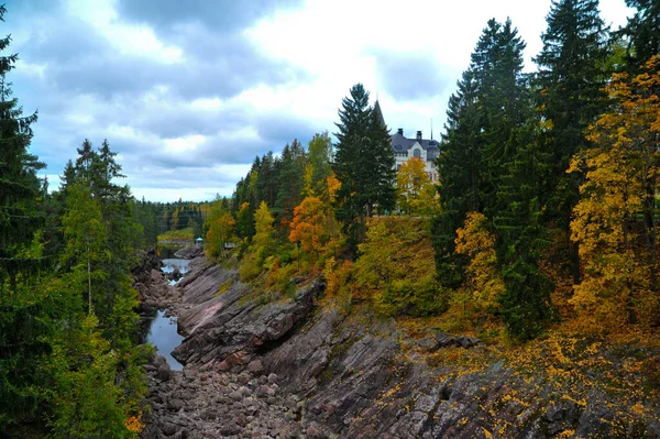 IMATRA, FINLAND - SEPTEMBER 29, 2013: Dry riverbed in Imatra in Finland with stones. — Stockfoto