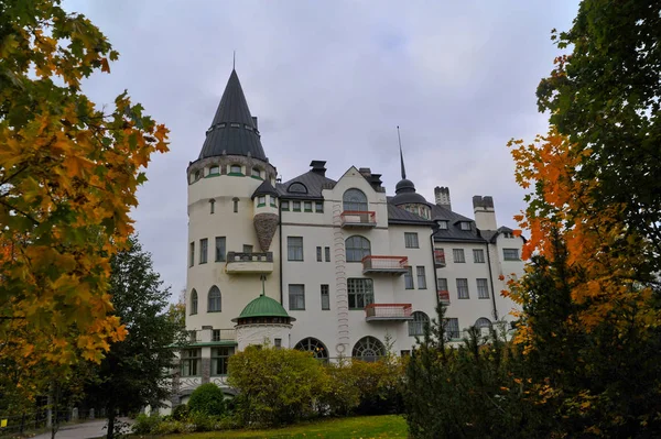 IMATRA, FINLAND - SEPTEMBER 29, 2013: Old hotel Valtionhotelli in Imatra, Finland. — Stock Photo, Image
