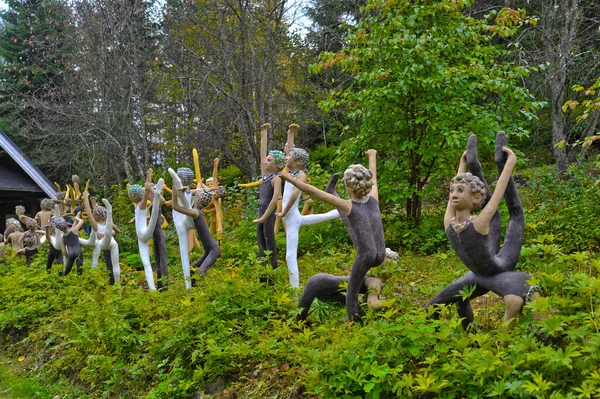 PARIKKALA, FINLANDE - 29 SEPTEMBRE 2013 : Sculptures de l'artiste ITE Veijo Ronkkonen dans son parc de sculptures. Patsasputo parikkalan . — Photo