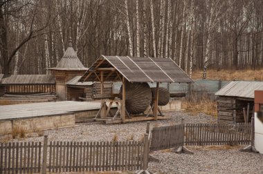 Saint Petersburg, Rusya - 30 Mart 2014: St. Petersburg yakınlarındaki Leningrad bölgesinde Bogoslovka bölgesinde Ortodoks kiliseleri ile güzel bir kompleks