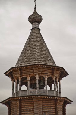 Saint Petersburg, Rusya - 30 Mart 2014: St. Petersburg yakınlarındaki Leningrad bölgesinde Bogoslovka bölgesinde Ortodoks kiliseleri ile güzel bir kompleks