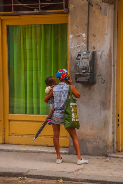 Havana Küba Mart 2018 Mahalle Sakinleriyle Sokak Manzarası Havana Şehir — Stok fotoğraf