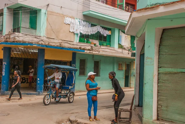 Havana Küba Mart 2018 Mahalle Sakinleriyle Sokak Manzarası Havana Şehir — Stok fotoğraf