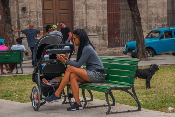Hawana Kuba Marzec 2018 Widok Sceny Ulicy Lokalnymi Mieszkańcami Scena — Zdjęcie stockowe