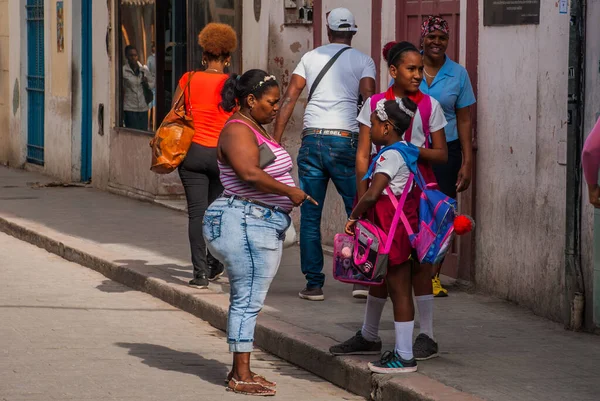Havana Cuba Березень 2018 Погляд Сцену Вулиці Місцевими Жителями Вулична — стокове фото