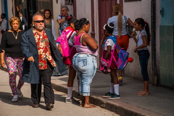 Havana Cuba Березень 2018 Погляд Сцену Вулиці Місцевими Жителями Вулична — стокове фото