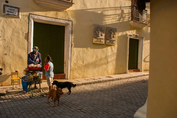 Havana Cuba March 2018 View Scene Street Local Residents Street — Stock Photo, Image