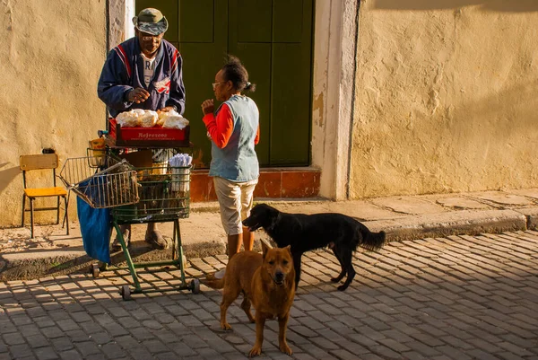 Havana Cuba Березень 2018 Погляд Сцену Вулиці Місцевими Жителями Вулична — стокове фото