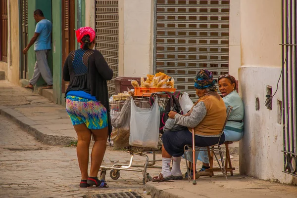 Havana Cuba Березень 2018 Погляд Сцену Вулиці Місцевими Жителями Вулична — стокове фото