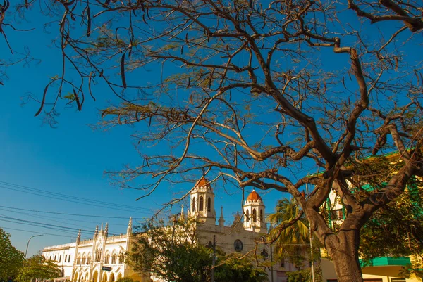 Havanna Kuba 2018 Március Kubai Táj Egy Gyönyörű Katolikus Templommal — Stock Fotó