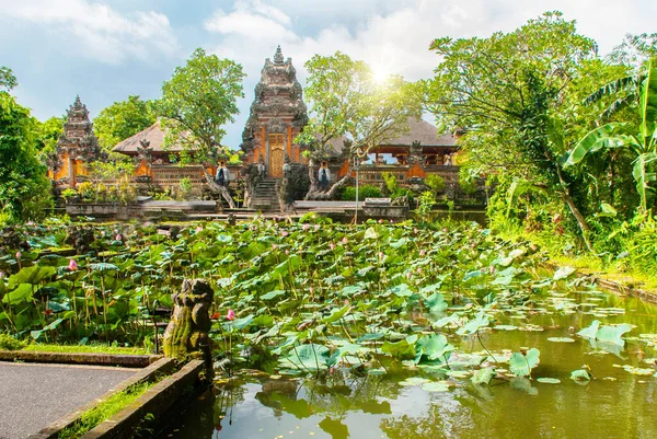 Zeer Mooie Lotus Tempel Saraswati Tempel Ubud Bali Bij Zonsopgang — Stockfoto