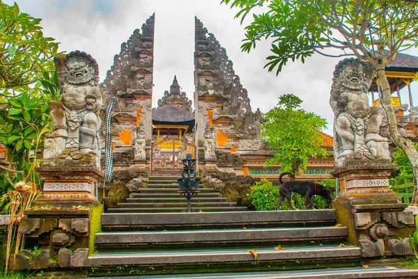 Ubud Bali Indonésia Abril 2017 Belo Portão Entrada Balinês Templo — Fotografia de Stock