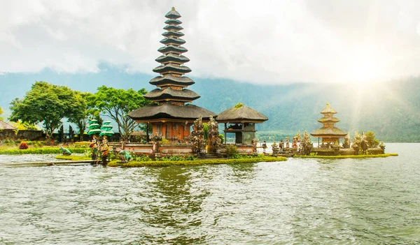 Ubud Bali Indonesia April 2017 Vakker Pura Ulun Danu Batur – stockfoto