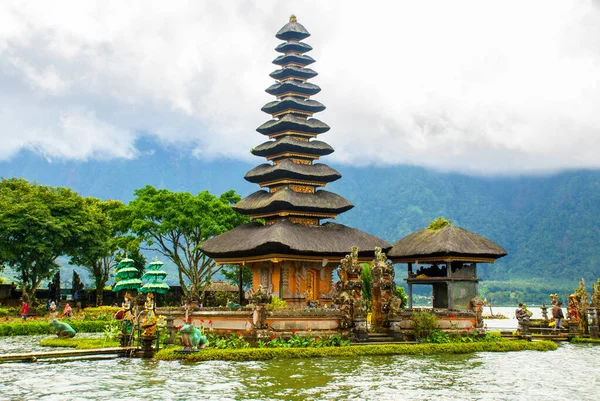 Ubud Bali Indonesia April 2017 Vakker Pura Ulun Danu Batur – stockfoto