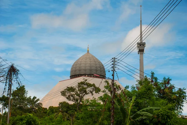 Mesquita Cinza Contra Céu Azul Verão Cidade Sandakan Bornéu Sabah — Fotografia de Stock