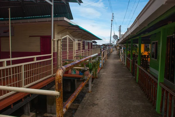 Tradycyjne Domy Szczudłach Nad Wodą Sandakan City Borneo Sabah Malezja — Zdjęcie stockowe