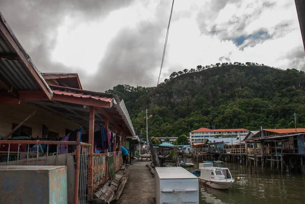 Hagyományos Házak Gólyalábakon Víz Felett Sandakan Város Borneo Sabah Malajzia — Stock Fotó