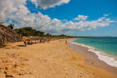 CENFUEGOS, CUBA: Cienfuegos kenti yakınlarında Rancho Luna Sahili ve Karayipler 'in güzel manzarası turkuazdır