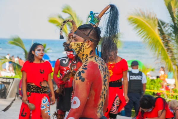 Playa Del Carmen Quinana Roo Mexico 2018年3月 マヤ族の伝統衣装を着たダンサーの儀式 — ストック写真